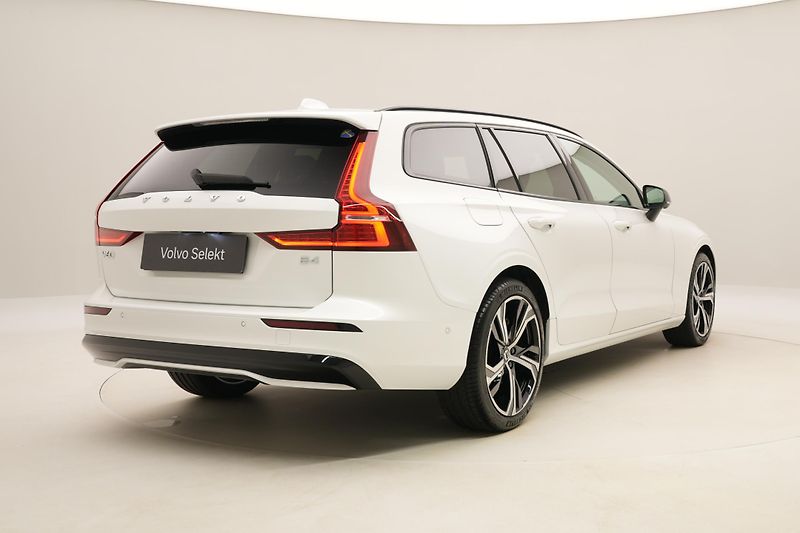 Volvo V60 B4 DARK PLUS AUT  - fotka 13 z 59
