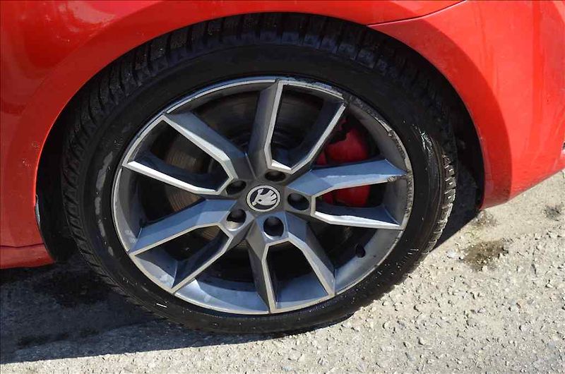 Škoda Octavia (2014) COMBI III.2,0 TDI  RS DSG - fotka 8 z 22