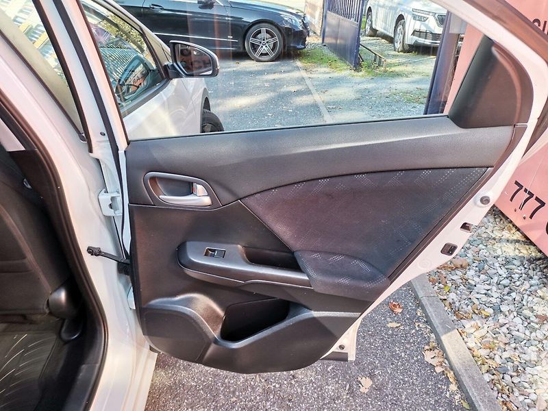 Honda Civic (2014) 1.8i 104kw MK 4 ČR Kamera - fotka 14 z 29