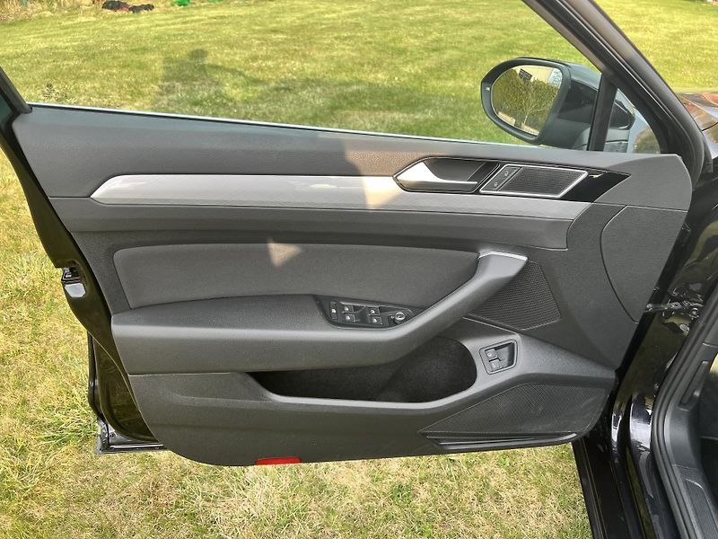 Volkswagen Passat 1.4GTE 160KW,TZ,2xALU,1MAJ - fotka 12 z 48