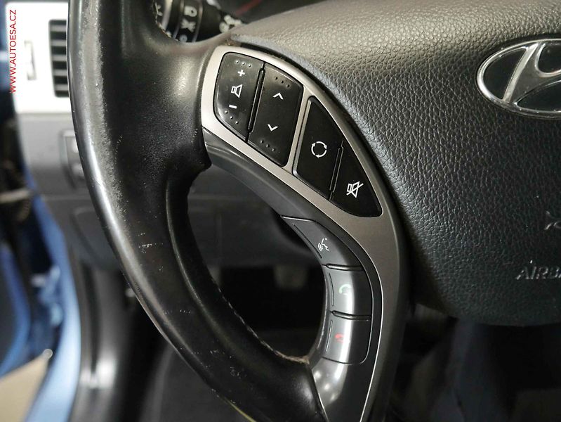 Hyundai i30 (2015) 1.4i, ČR, Klima - fotka 12 z 17
