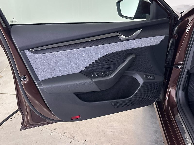 Škoda Octavia 1Maj.,ČR - fotka 13 z 29