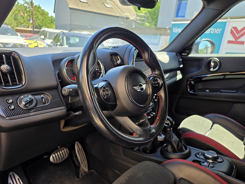 Mini Cooper S 2.0-JOHN COOPER S-4x4 - fotka 16 z 25