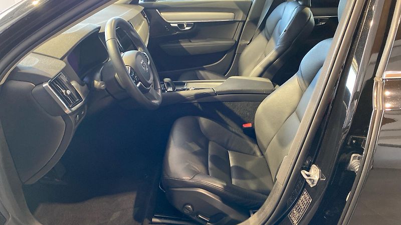 Volvo V90 MOMENTUM PRO, B4 FWD, 145+10 k - fotka 6 z 28