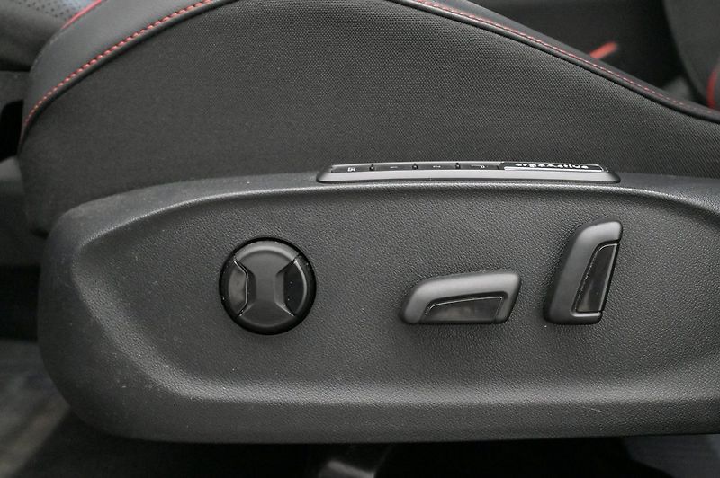 Volkswagen ID.7 Tourer GTX AWD 360 HuD H/K DCC Vent T - fotka 12 z 22