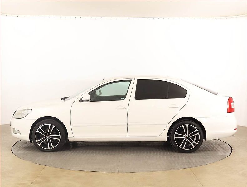Škoda Octavia (2010) 1.9 TDI, Park. senzory - fotka 3 z 16