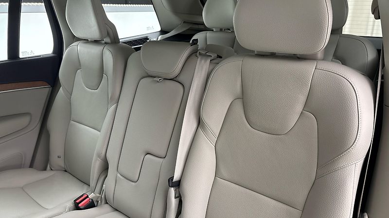 Volvo XC90 2.0 B5 AUT AWD Inscription - fotka 16 z 32