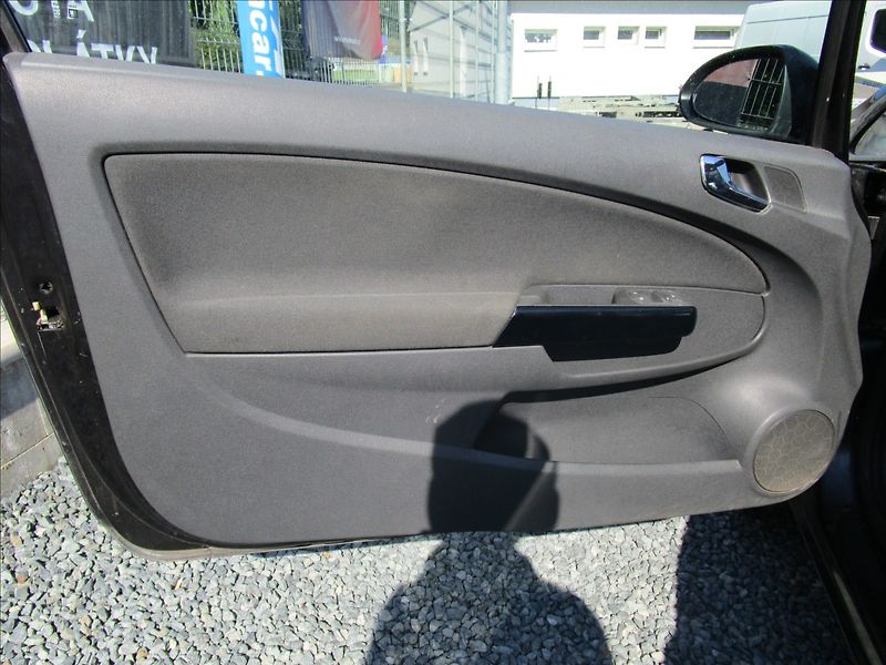 Opel Corsa 1.2i  Klima - fotka 14 z 34