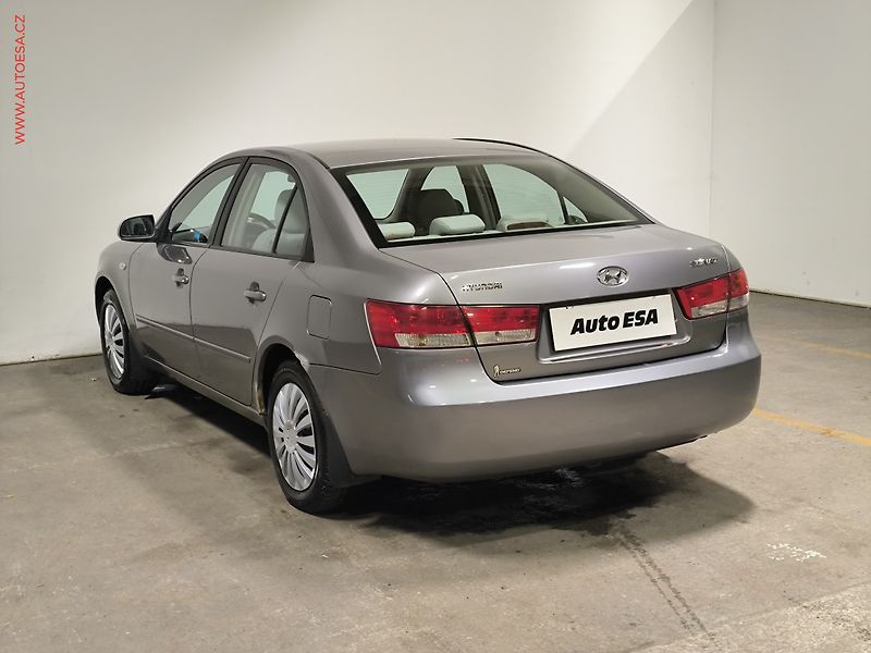 Hyundai Sonata (2009) 2.4i, ČR - fotka 4 z 17