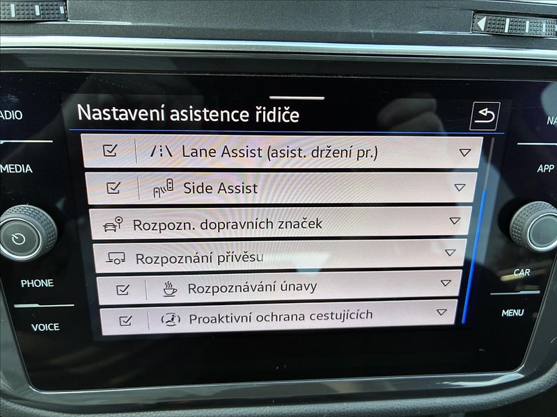 Volkswagen Tiguan Allspace 2,0 TDI IQ LIGHT TAŽNÉ KAMERA - fotka 19 z 28