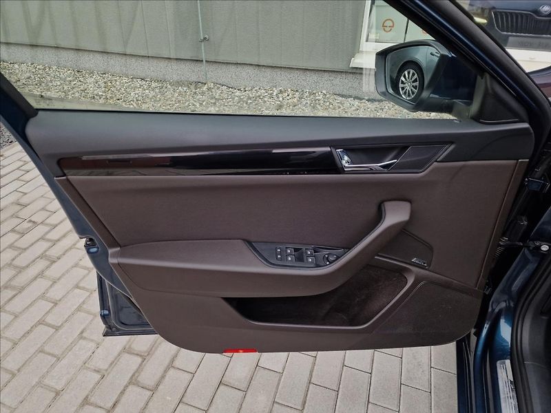 Škoda Superb 2.0TDI 140kW L&K 4x4 DSG, ČR - fotka 37 z 50