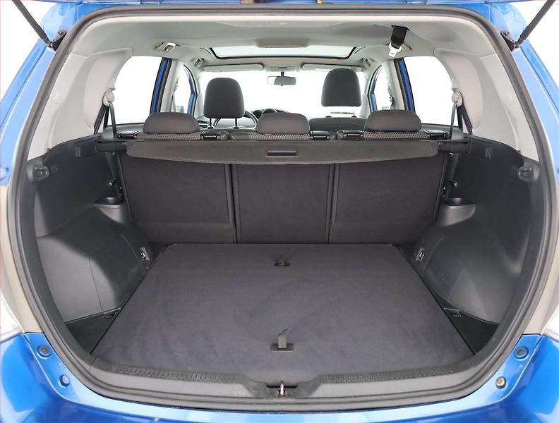 Toyota Verso (2015) 1.6 D-4D, Serv.kniha, Xenony - fotka 17 z 18