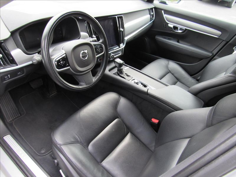 Volvo V90 2,0 D5 173kW AWD Automat - fotka 9 z 33