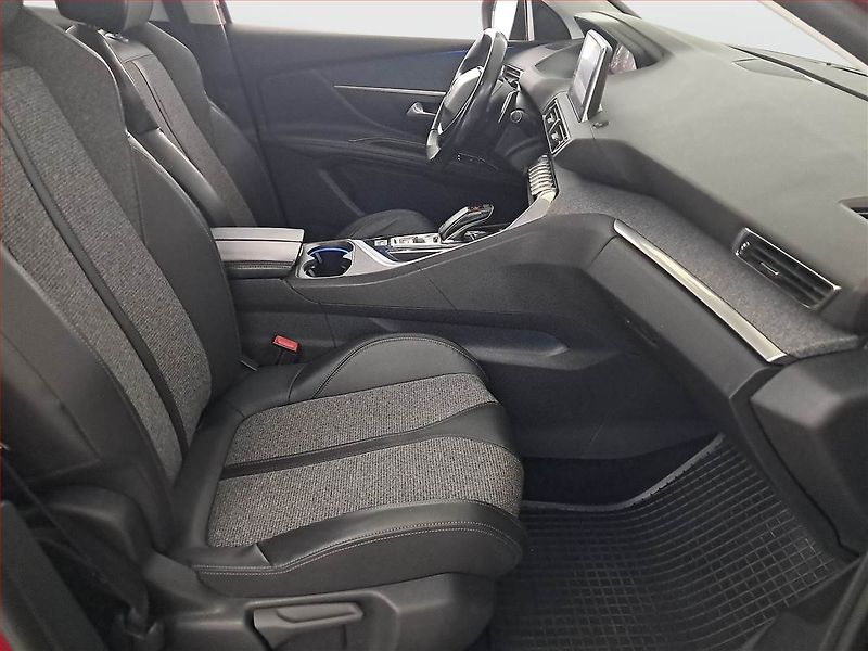 Peugeot 3008 (2018) 1.6 BlueHDi, Automat - fotka 9 z 18