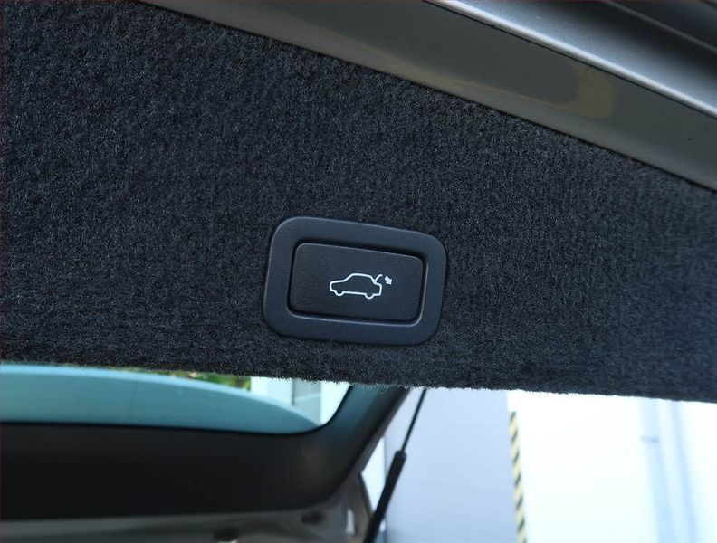 Volvo XC60 (2011) D3, Automat, Serv.kniha - fotka 21 z 22