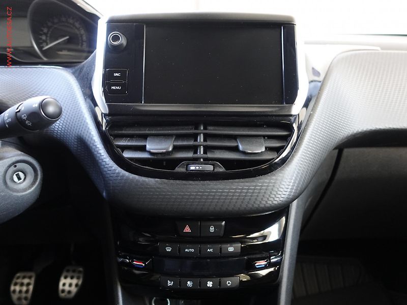 Peugeot 208 (2017) 1.2PT, GT Line, navi, TZ - fotka 13 z 22