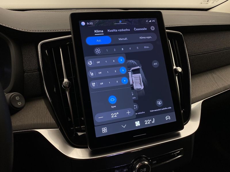 Volvo XC90 T8 AWD RECHARGE DARK REZERVACE - fotka 43 z 67