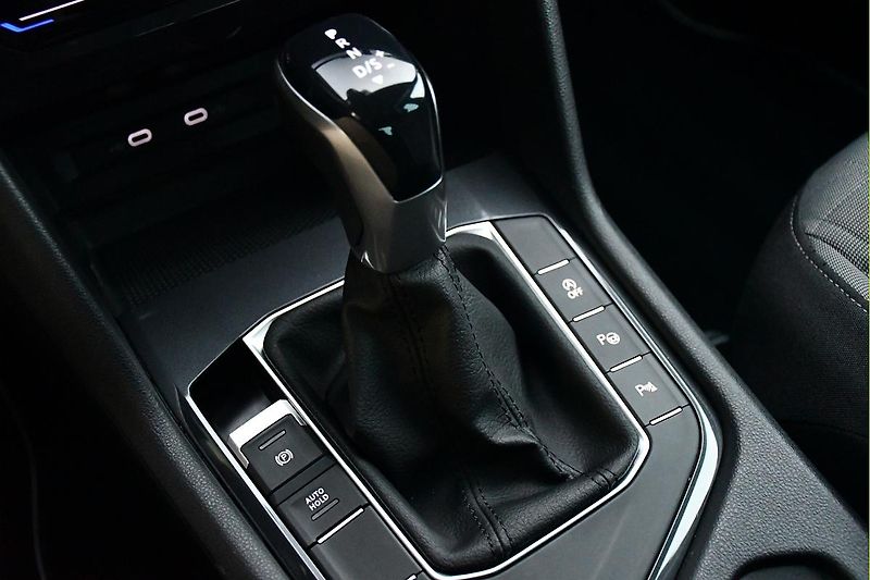 Volkswagen Tiguan 2.0TDi DSG NAVI TAŽNÉ ČR 1.M - fotka 24 z 41