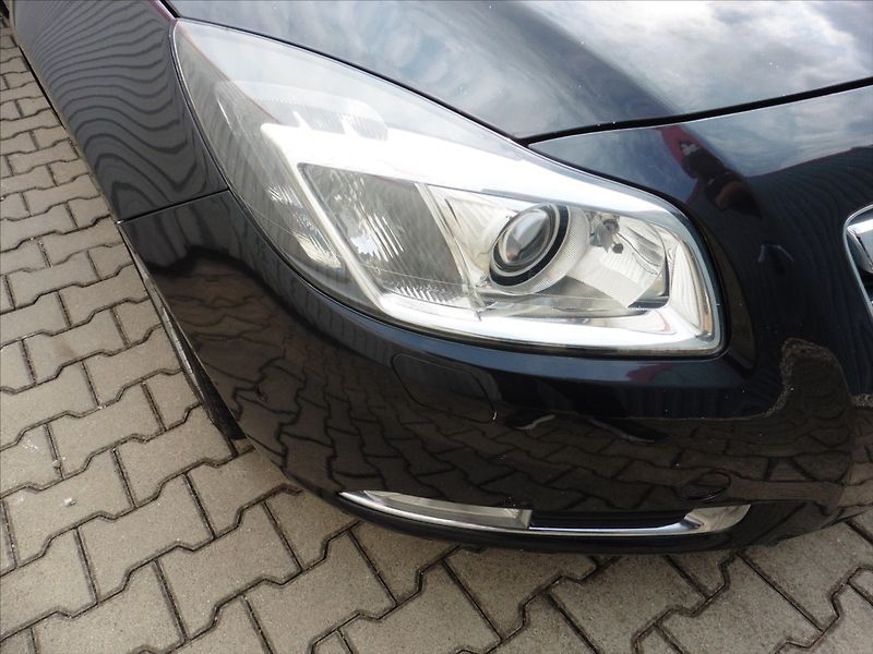 Opel Insignia 2,0   Cosmo Sports Tourer - fotka 12 z 16