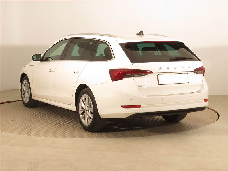 Škoda Octavia (2022) 2.0 TDI, Automat, Serv.kniha - fotka 4 z 16