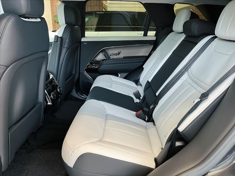 Land Rover Range Rover Sport 3,0 Dynamic HSE D300 AWD - fotka 10 z 11