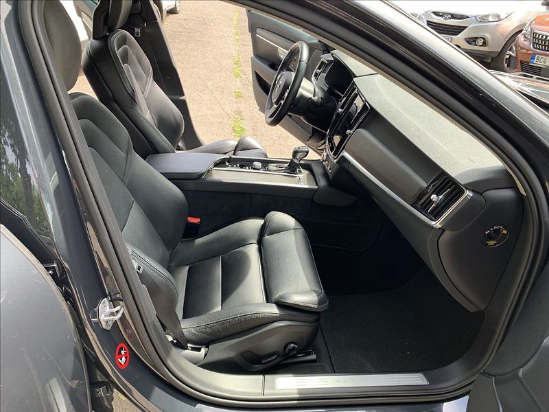 Volvo V90 2,0 D5 CROSS COUNTRY AUTOMAT - fotka 15 z 21