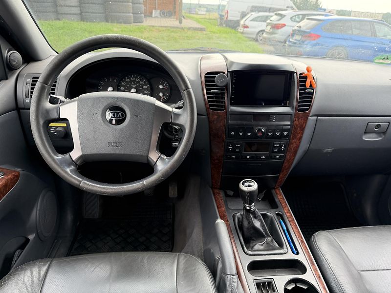 Kia Sorento 2.5 CRDi MAN 4x4 - fotka 13 z 23