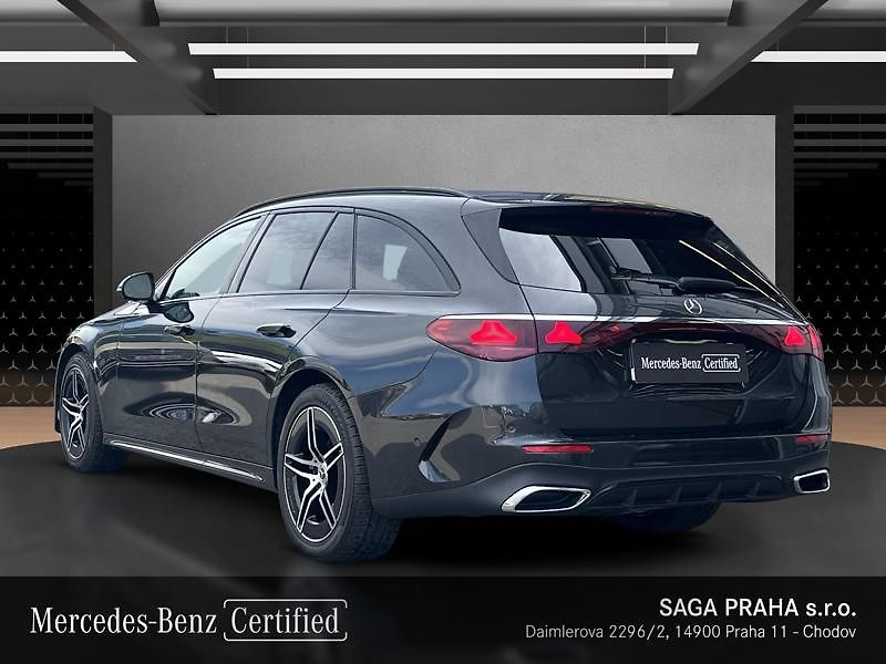 Mercedes-Benz Třídy E E-Třída 220 d 4MATIC kombi AMG - fotka 7 z 21