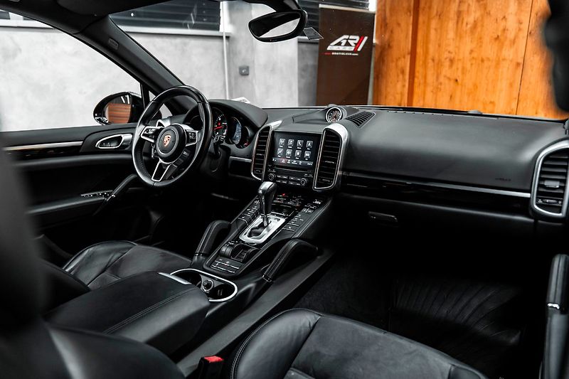 Porsche Cayenne Diesel Platinum - fotka 17 z 20