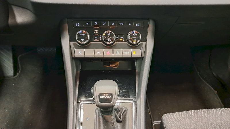 Škoda Karoq (2025) Top Selection 1,5 TSI 110 kW - fotka 19 z 22