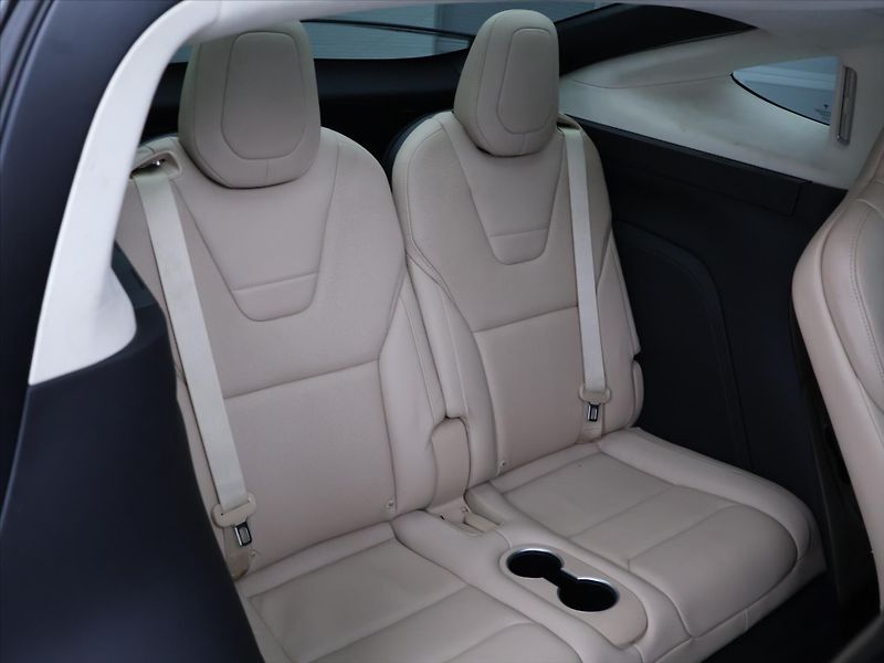 Tesla Model X 90D 386kW Tažné SoH 83,4% - fotka 16 z 32