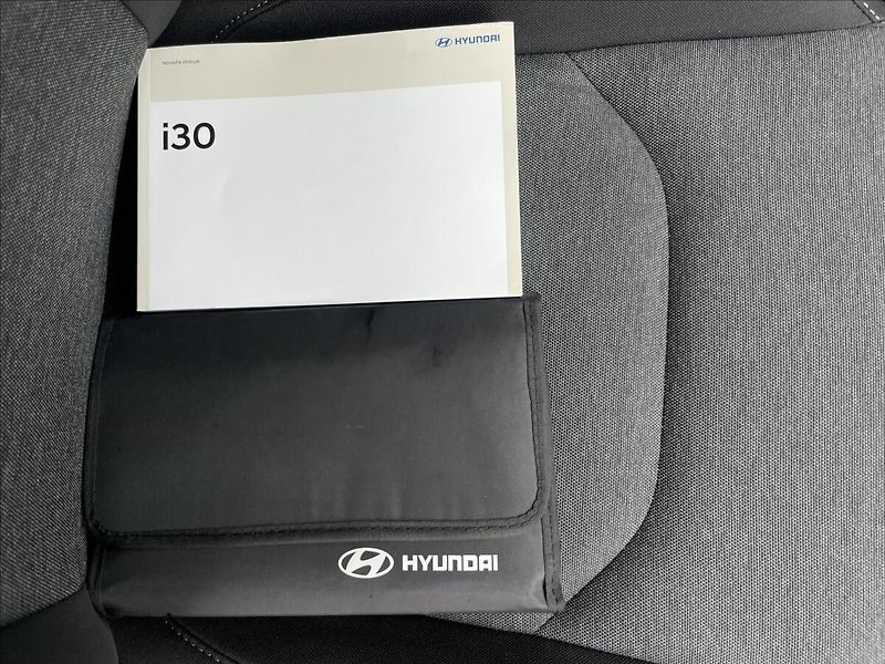Hyundai i30 1,0 T-GDI Combi Smart PDC - fotka 18 z 22