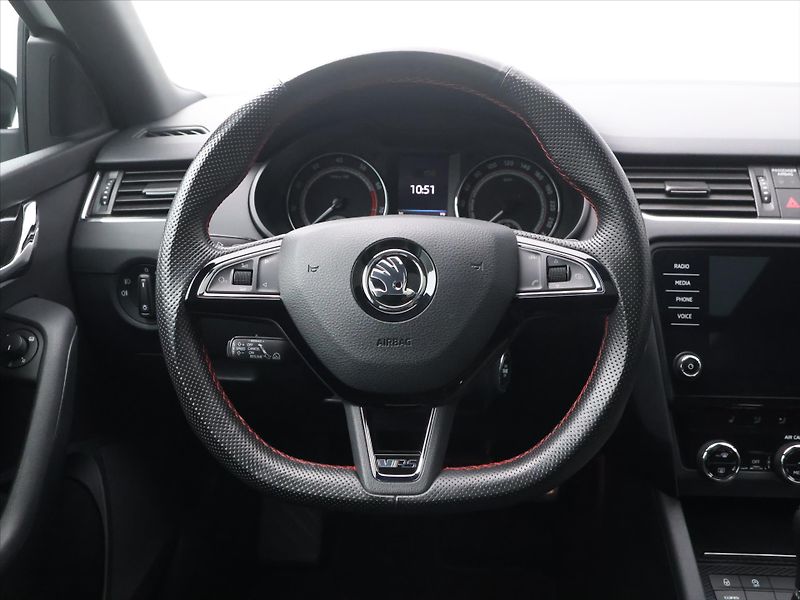 Škoda Octavia RS 2,0 TSI 169kW DSG 1.Maj. - fotka 17 z 33