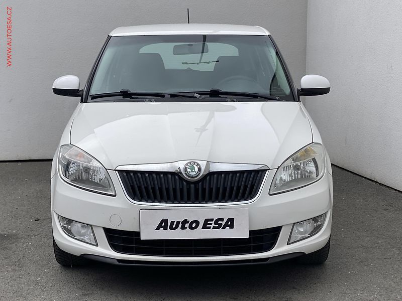 Škoda Fabia (2011) 1.6 TDi, ČR, Ambiente, AC - fotka 2 z 15