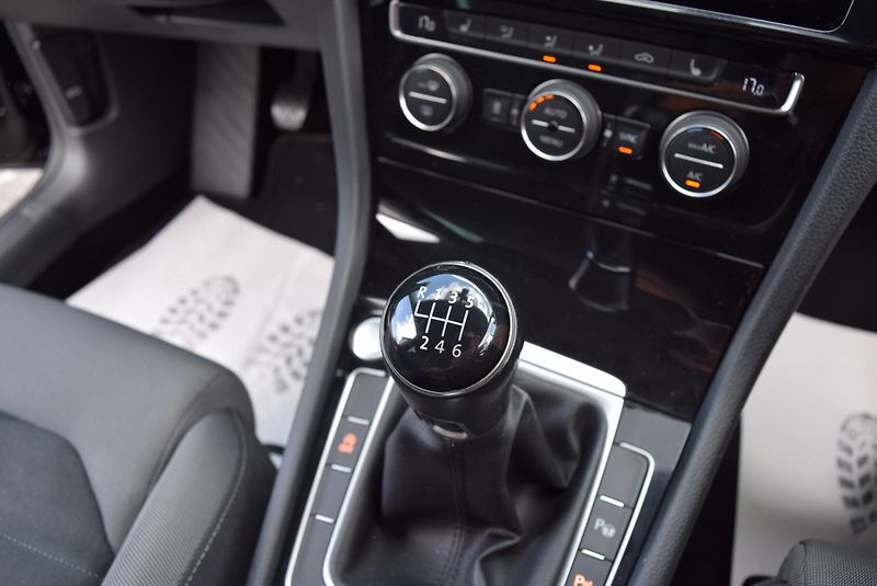 Volkswagen Golf Variant (2020) 1.5TSI 110kw HLBMT TAŽ LED KAM - fotka 38 z 49