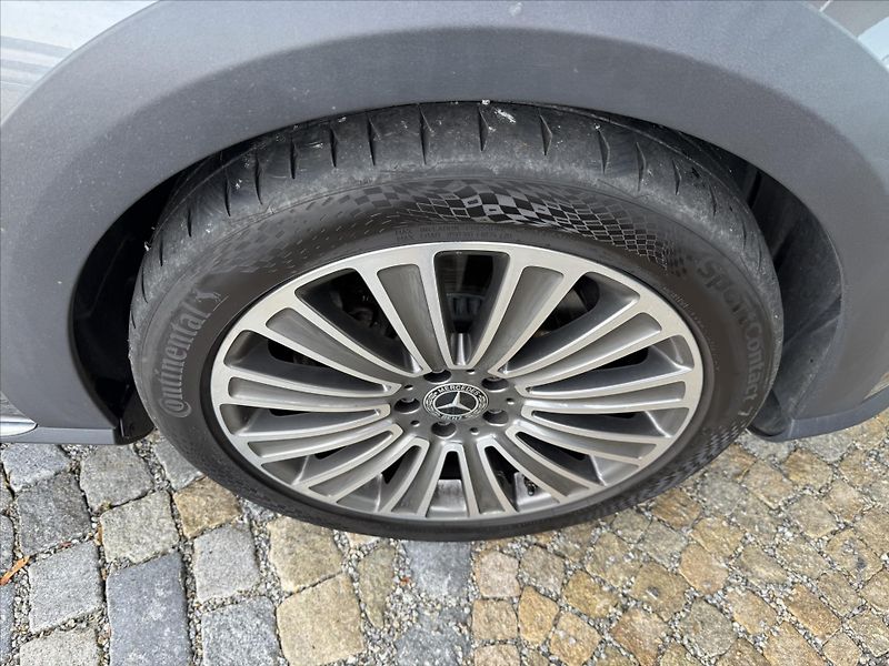 Mercedes-Benz Třídy E E 220d 4M All-terrain - fotka 31 z 33