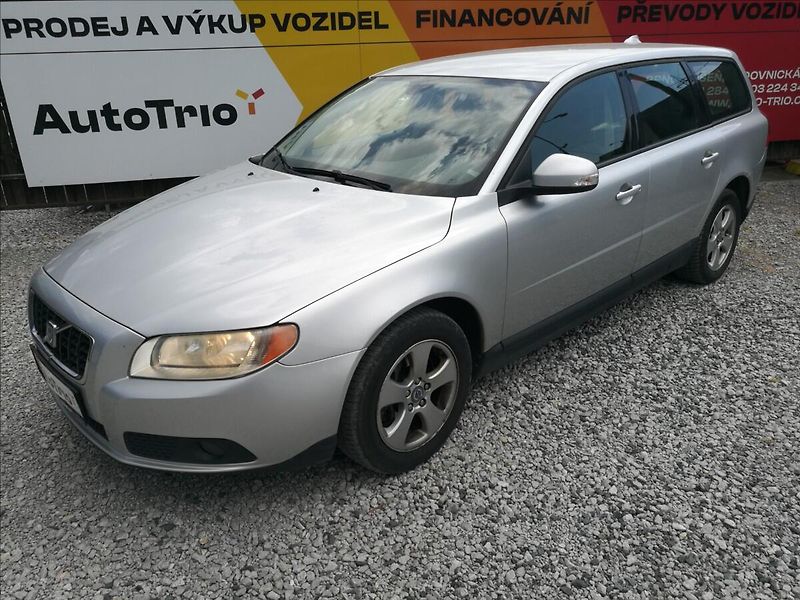 Volvo V70 2,4 D - fotka 1 z 17