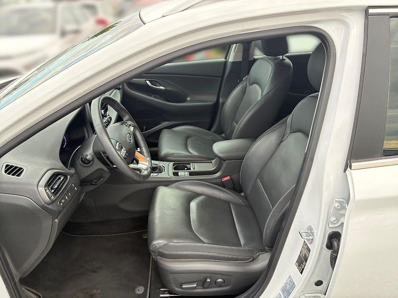 Hyundai i30 (2021) STYLE 1.5T-GDI HYBDID 118kW CZ - fotka 7 z 11