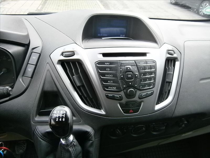 Ford Tourneo Custom 2,2 TDCI 114 KW  TITANIUM - fotka 19 z 21