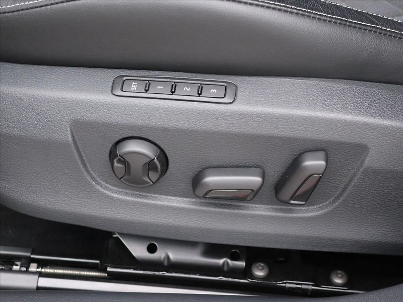 Škoda Superb 2,0 TDI 140kW Sportline 4x4 - fotka 16 z 29