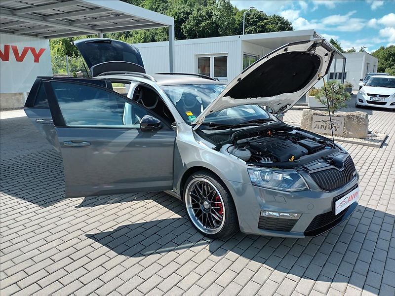Škoda Octavia 2,0 TDI,RS,NAVIGACE,KLIMA,AUT. - fotka 30 z 49