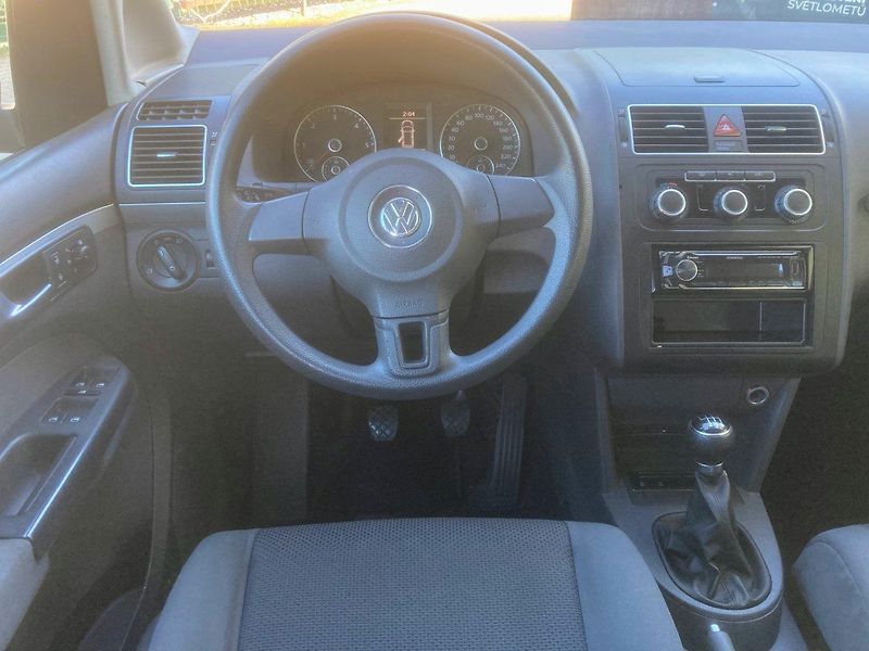 Volkswagen Touran 1,6TDi (77kW)*STK DO 5/2028* - fotka 8 z 18