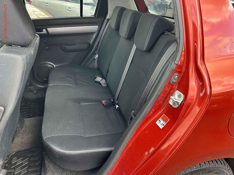 Suzuki Swift (2006) 1.4i 16v - fotka 10 z 17