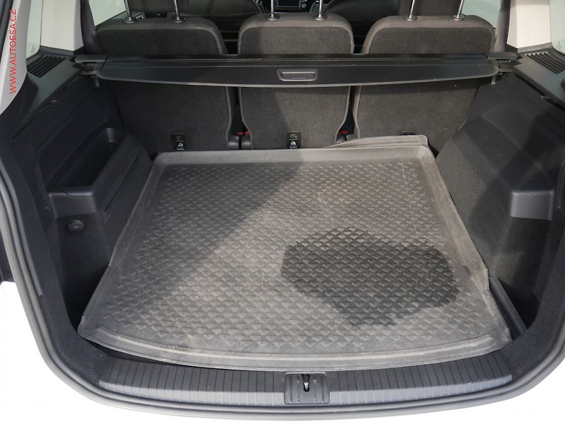 Volkswagen Touran (2016) 2.0TDi, ČR, Highline, LED - fotka 8 z 19