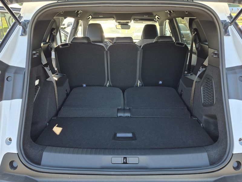 Peugeot 5008 (2026) BUSINESS Hybrid 145 e-DCS6 - fotka 13 z 25