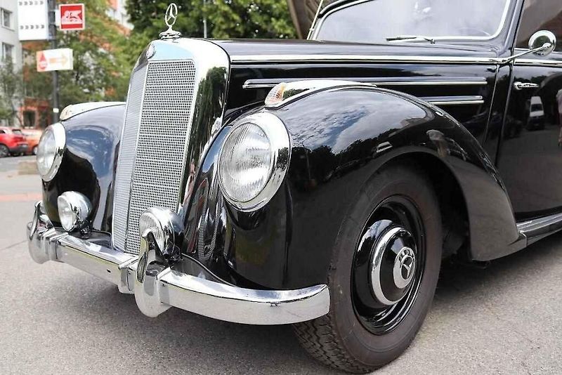 Mercedes-Benz W187 220B Cabrio na portálu TipCars.