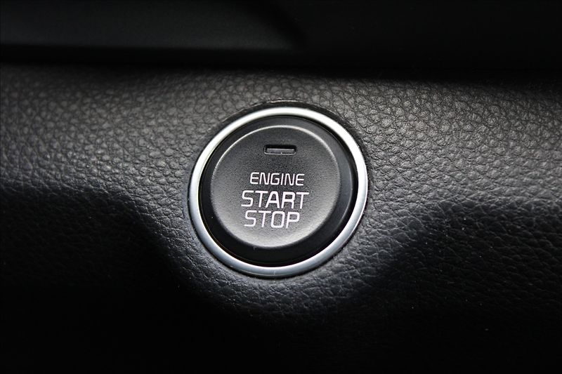 Kia Stonic 1,4 i  NOVÉ V ČR,PREMIUM,34TKM - fotka 21 z 33