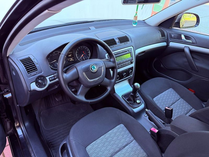 Škoda Octavia 1.6 MPi Ambiente, ČR - fotka 14 z 20