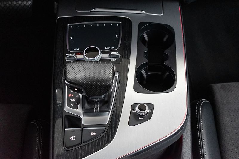 Audi Q7 3.0TDI REZERVACE - fotka 30 z 51