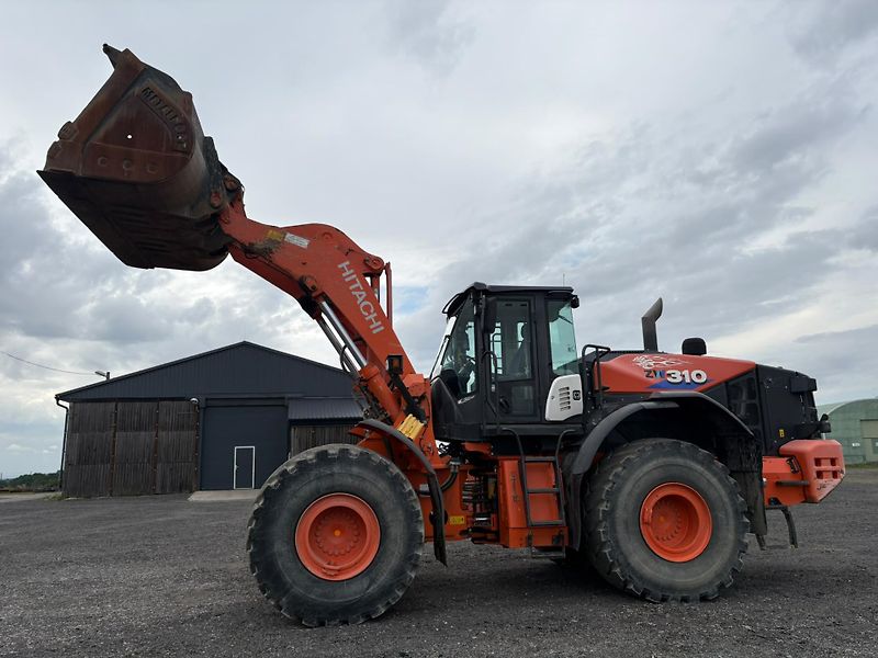 Hitachi (2017) Hitachi ZW310-6 - fotka 5 z 17